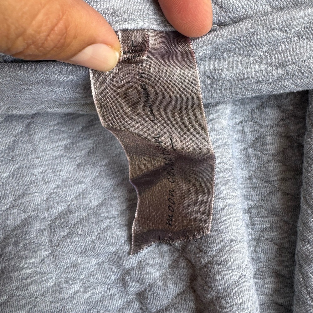 🌼$5🌼 Gray skirt - Picture 2 of 4